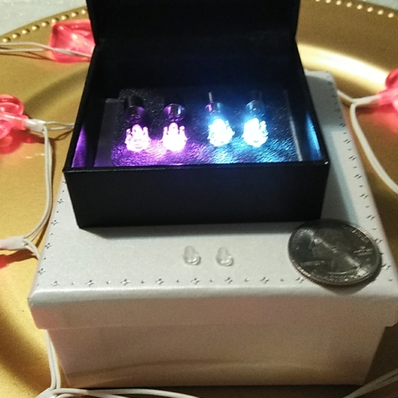 ☀💎CZ RADIANT LIGHT UP EARRINGS IN STAINLESS STEEL - Picture 3 of 6